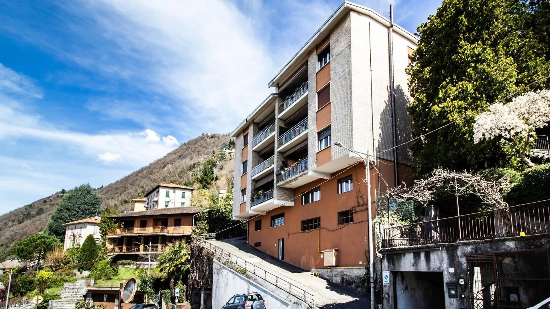 Silk & Sunset - City And Lake View With Parking Como 0*,  Italy