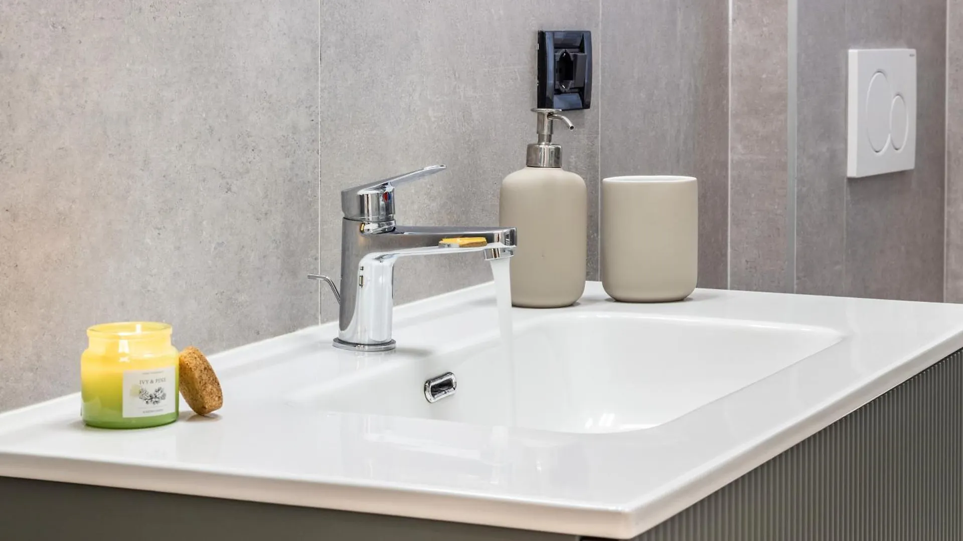 Silk & Sunset - City And Lake View With Parking Como Holiday home